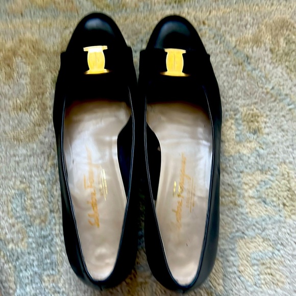 Salvatore Ferragamo Vara Bow Flat Navy Size 9B Authentic - Picture 1 of 9